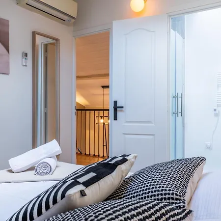 Rare ! Stylish Duplex In The Heart Of Downtown 公寓